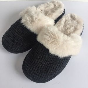 [ Victoria's Secret ] Faux Fur Slippers (NWOT)